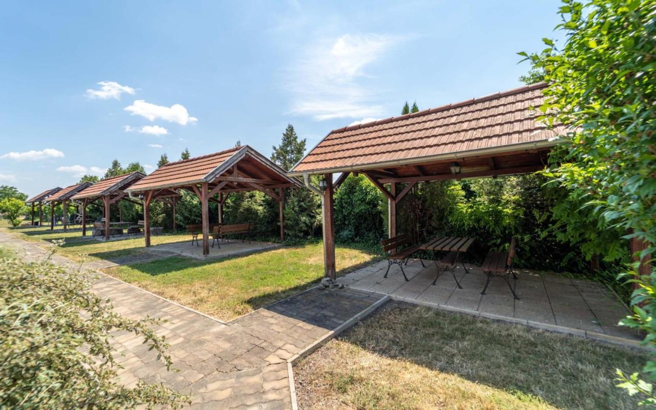 Apartmany Karmon Park Veľký Meder 외부 사진