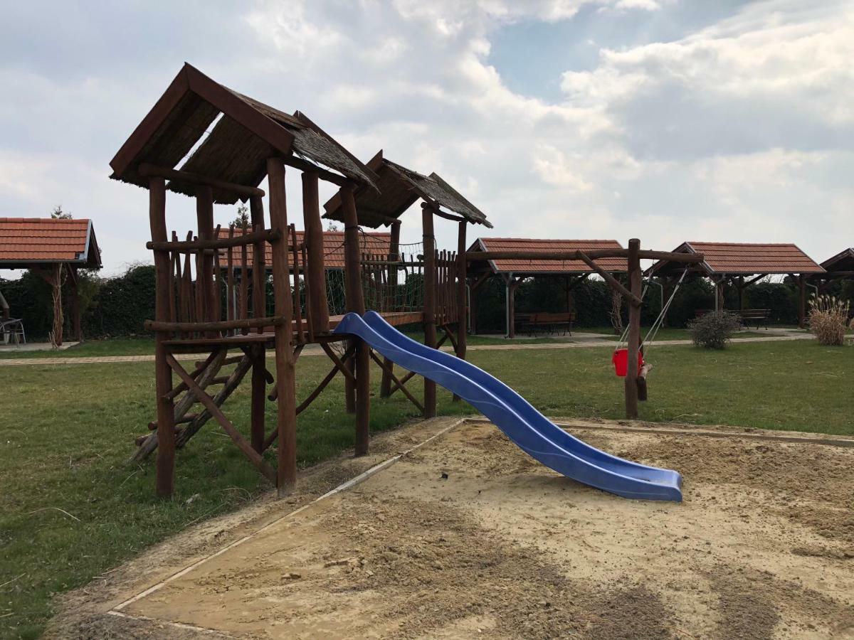 Apartmany Karmon Park Veľký Meder 외부 사진